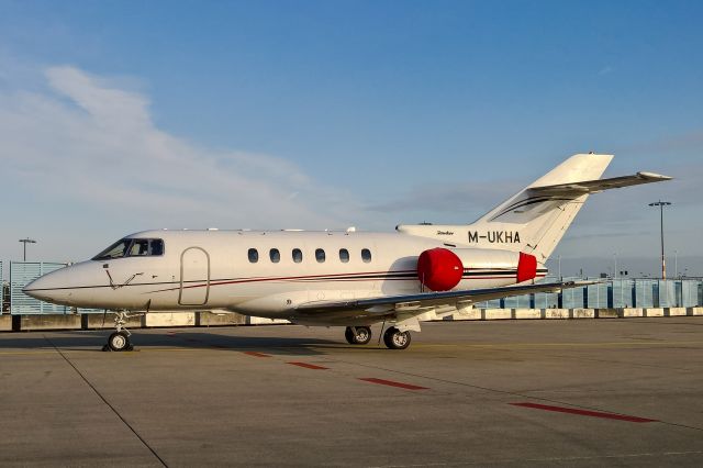 Hawker 800 (M-UKHA)