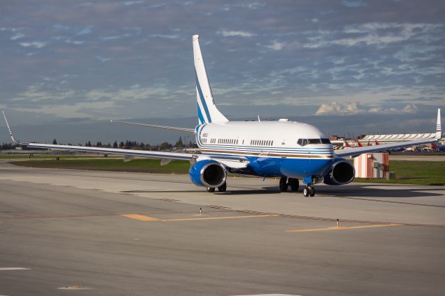 Boeing 737-700 (N889LS)