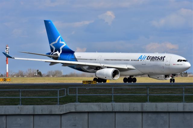 Airbus A330-200 (C-GTSZ) - Air Transat Airbus A330-243 departing YYC on May 10.