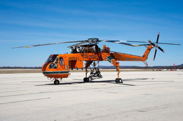 Diamond Twin Star (N159AC) - Stopped for fuel at Colgan Air Services, La Crosse, WI, March 31st, 2017