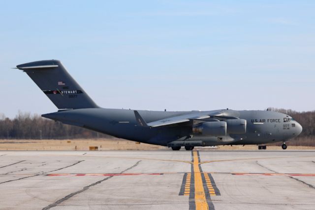 Boeing Globemaster III (00-0177) - A C-17A Globemaster III from the 105th AW, Stewart ANG, NY taxiing for departure.