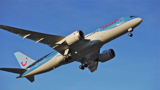 Boeing 787-8 (G-TUID) - BOE320 climbs from Rwy 16R during a flight test on 8/13/13. (LN:106 cn 36424).