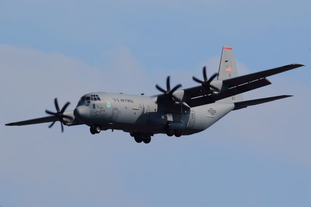 Lockheed C-130 Hercules (15-5817)