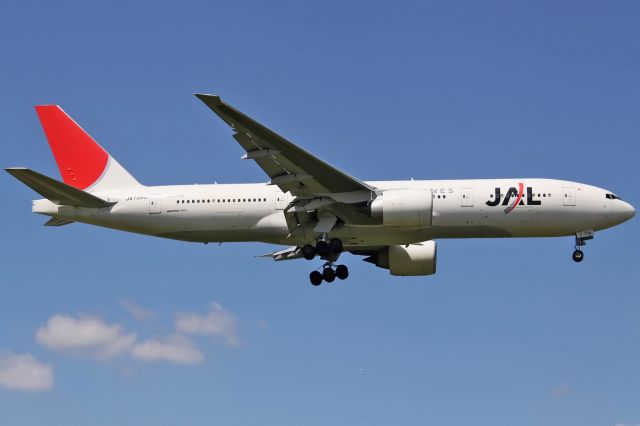 BOEING 777-200LR (JA709J)