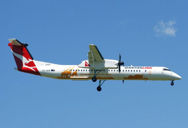 de Havilland Dash 8-400 (VH-QOW)