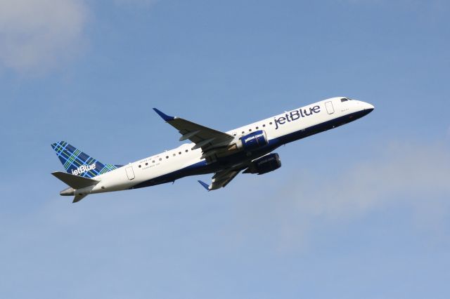 Embraer ERJ-190 (N198JB) - JetBlue Flight 164 (N198JB) departs Sarasota-Bradenton International Airport enroute to John F Kennedy International Airport