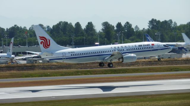 Boeing 737-800 (B-5519) - Performing a touch and go on runway 16R at Paine Field.