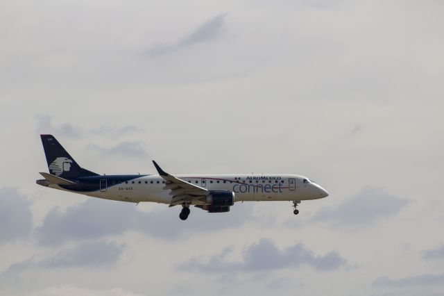 Embraer ERJ-190 (XA-GAX)
