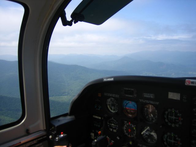 Grumman AA-5 Tiger (N929TE) - Crossing the Great Smokies!