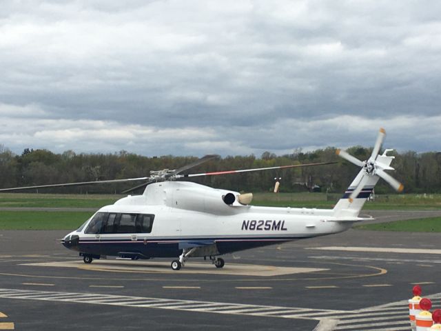 Sikorsky S-76 (N825ML) - N825ML (S76) arriving at Wings Field (KLOM)br /Photo Date: April 17, 2021