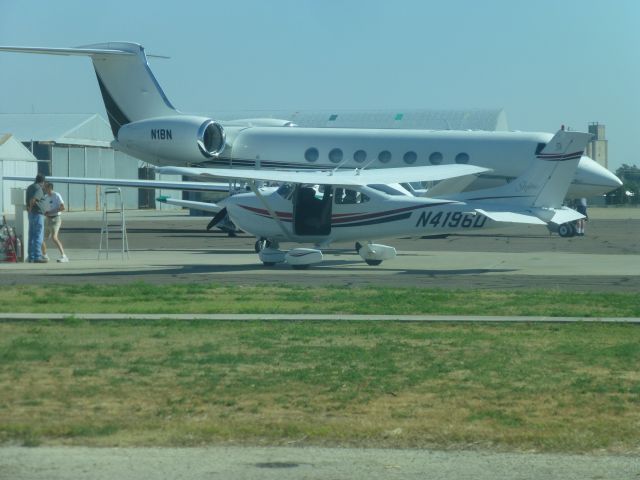 Cessna Skylane (N4196D)