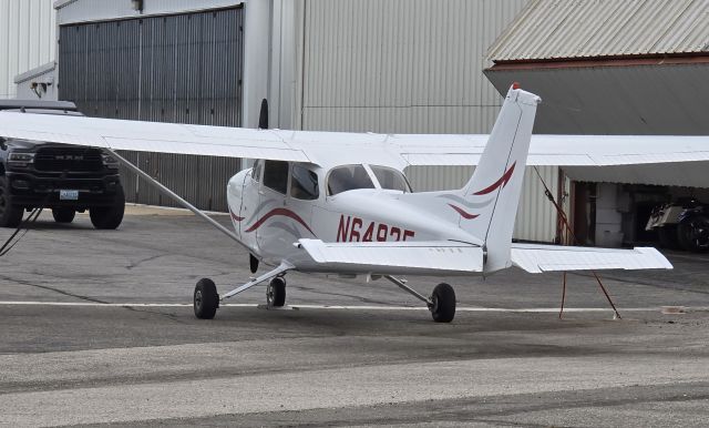 Cessna Skyhawk (N6492E) - CESSNA 172