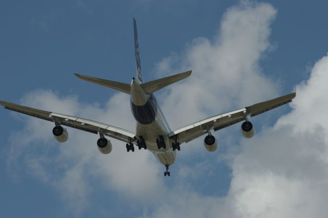 — — - Airbus A 380 Gear Down Oshkosh 2009