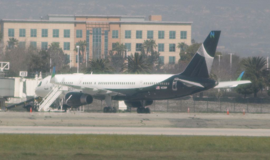 Boeing 757-200 (N628NP) - Taken through a plane window, so sorry about that...