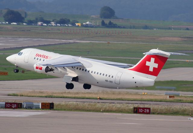 de Havilland Dash 8-400 (HB-IXS)