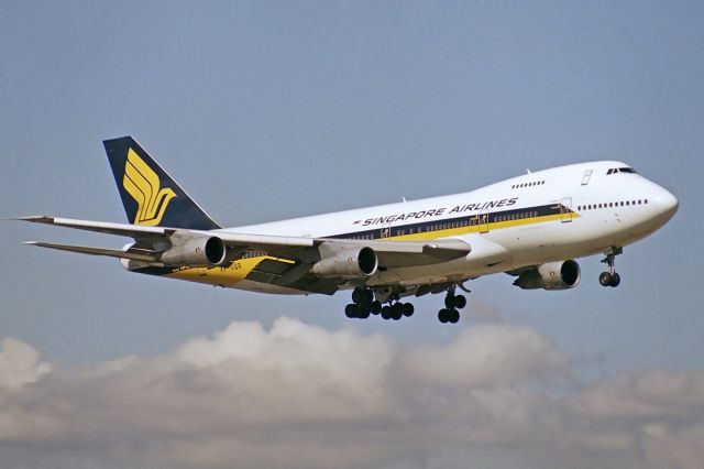 Boeing 747-200 (9V-SQR) - Adelaide, South Australia, 23 September 1989. Regular SIA passenger service on short final for Rw 23.