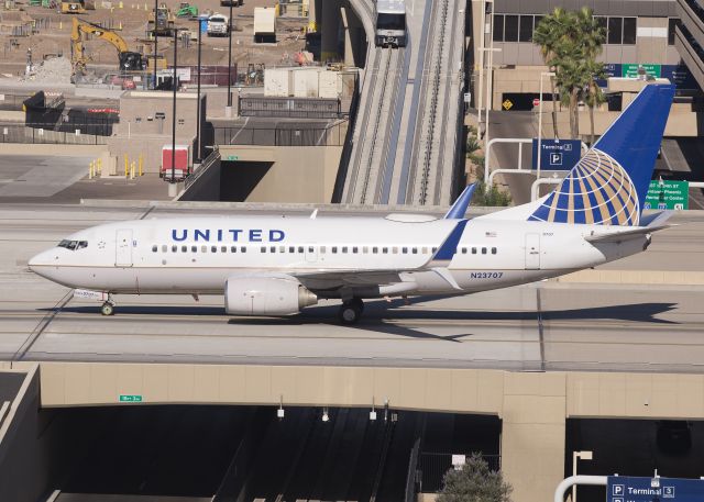 Boeing 737-700 (N23707)