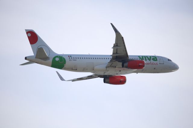 Airbus A320 (XA-VAU)