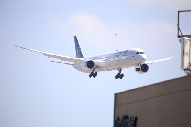 BOEING 787-10 Dreamliner (N16009)