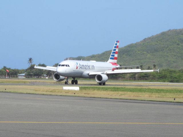 Airbus A320 (N127UW)