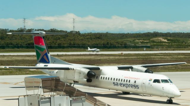 de Havilland Dash 8-400 (ZS-YBR)