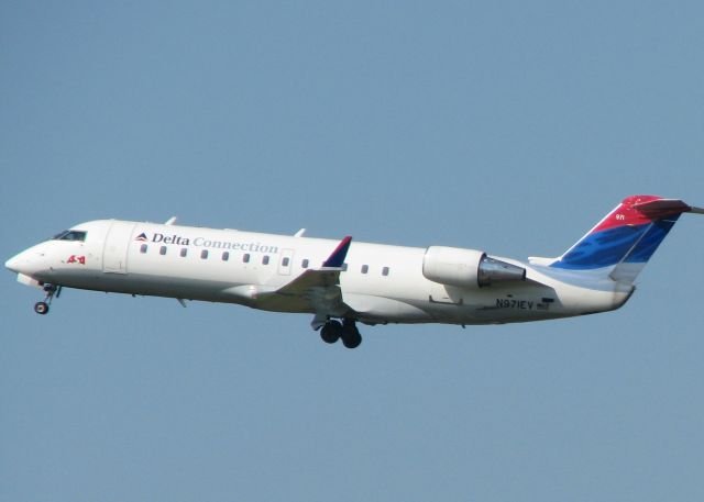 Canadair Regional Jet CRJ-200 (N971EV) - Landing at Shreveport Regional.