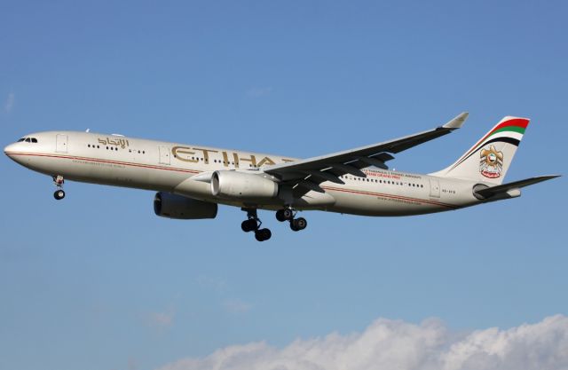 Airbus A330-300 (A6-AFB)