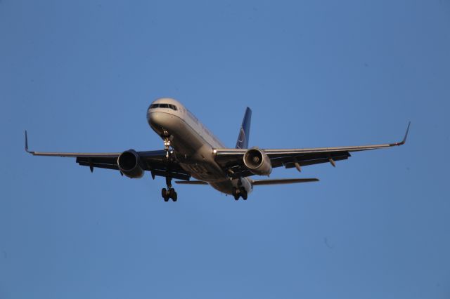 Boeing 757-200 (N34137)