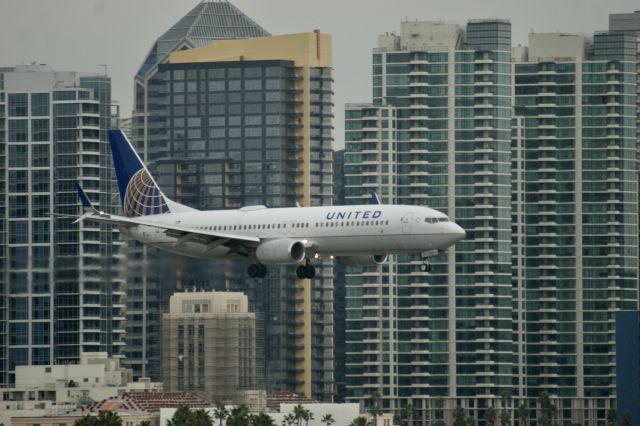 Boeing 737-800 (N73259) - UA1285 IAH-SAN 12/17/22