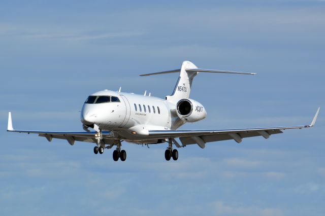 Bombardier Challenger 300 (XOJ547)