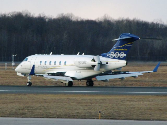 Bombardier Challenger 300 (N30BZ)