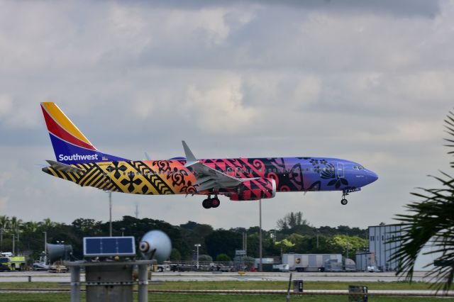 Boeing 737-700 (N8710M)