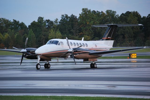 Beechcraft Super King Air 350 (N427BC) - EAST TENNESSEE AVIATION LLC (West Cheverolet Alcoa, TN) at KJQF - 10/11/14