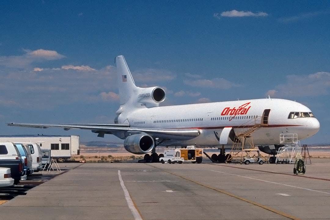 Lockheed L-1011 TriStar (N140SC) - Lockheed L-1011 N140SC Stargazer on the flightline at the Dryden Flight Research Center at Edwards Air Force Base on July 29, 1997. Stargazer was participating in Adaptive Performance Optimization experiments for the Dryden Flight Research Center.