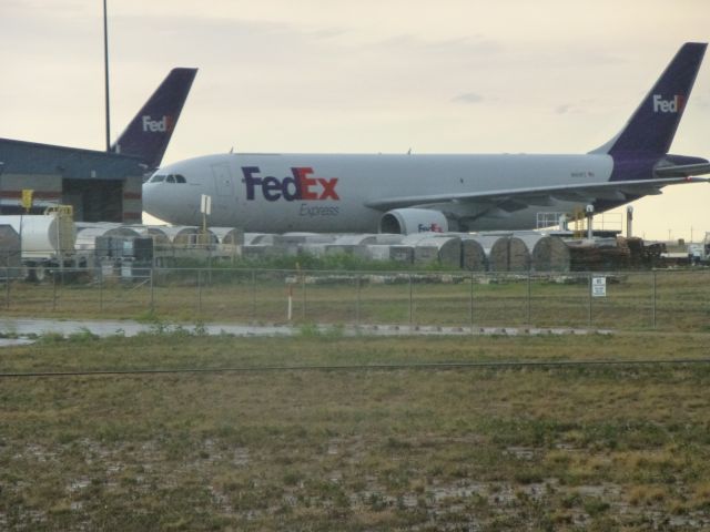 Airbus A300F4-600 (N663FE)