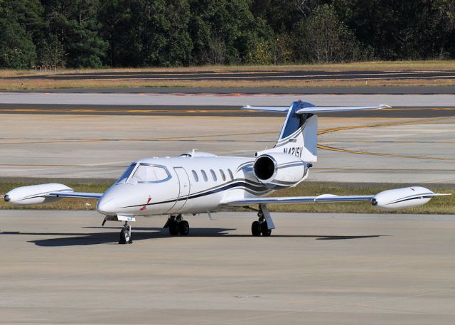 Learjet 35 (N421SV)