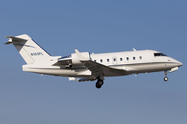 Bombardier Challenger 300 (N100FL)