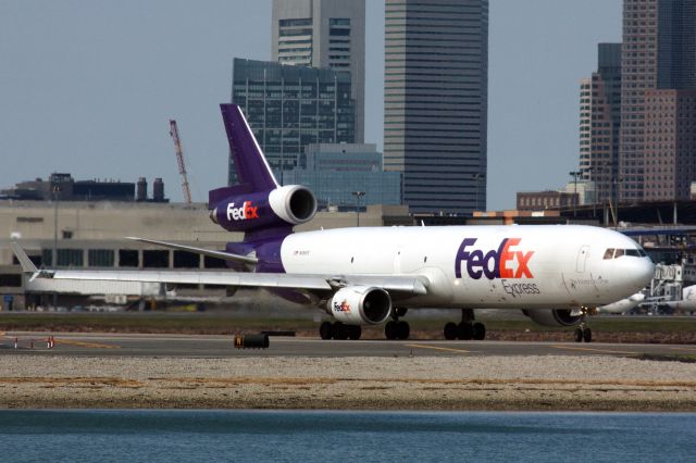 Boeing MD-11 (N586FE)