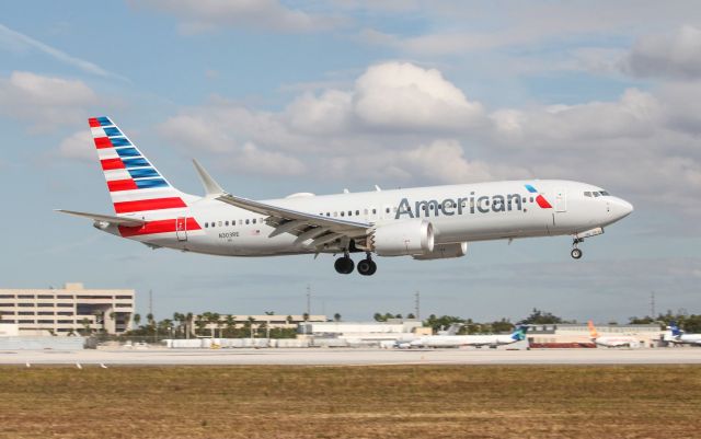 Boeing 737 MAX 8 (N303RE) - Landing at Miami International on the morning of the 24th of December, 2018.