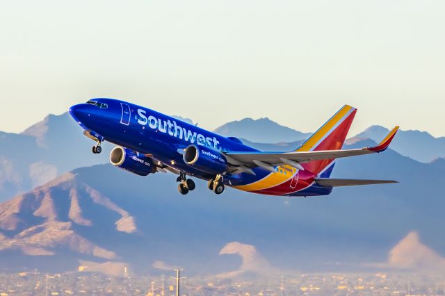 Boeing 737-700 (N438WN) - Southwest Airlines 737-700 taking off at PHX on 12/10/22. Taken with a Canon R7 and Tamron 70-200 G2 lens.