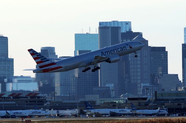 Boeing 777-200 (N768AA)
