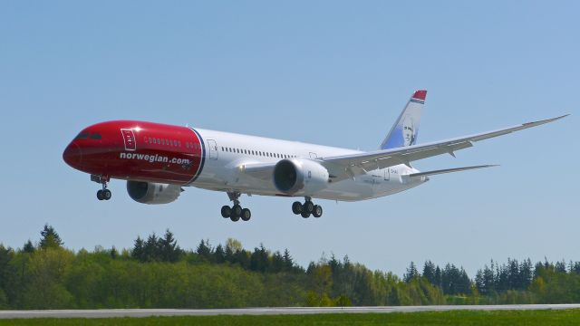 Boeing 787-9 Dreamliner (EI-LNJ) - BOE647 on final to Rwy 34L to complete a C2 flight on 4.7.16. (ln 418 / cn 37308).