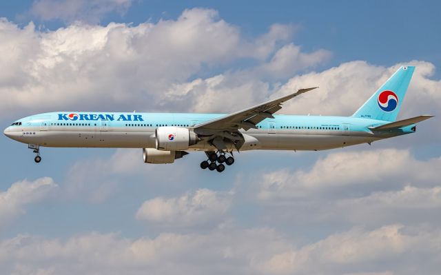BOEING 777-300ER (HL7782)