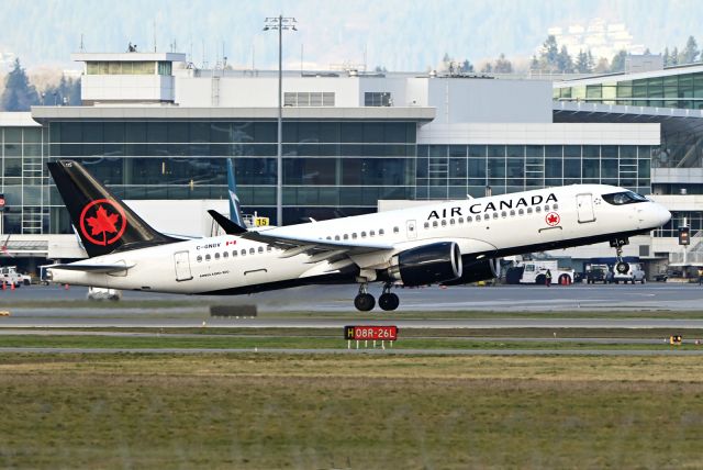 Airbus A220-300 (C-GNGV)