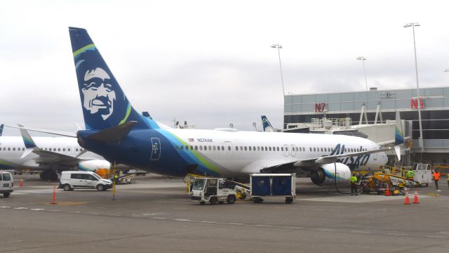 Boeing 737-900 (N274AK) - Alaska Airlines Boeing 737-990ER(WL) N274AK in Seattle 