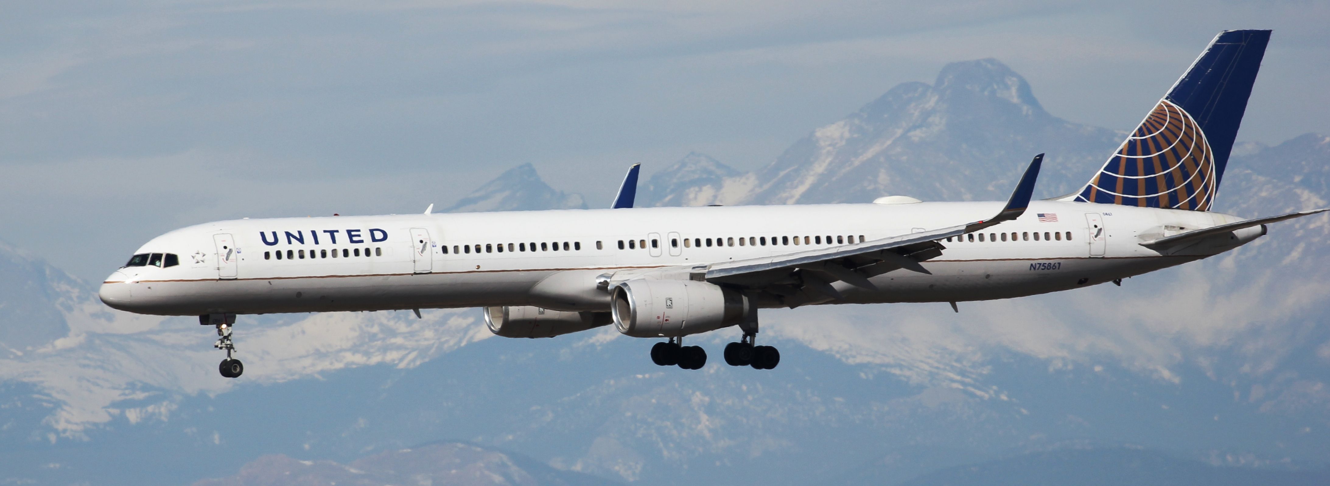 BOEING 757-300 (N75861) - Landing on 16R with Longs Peak in the background.