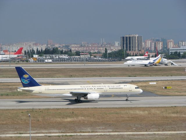 Boeing 757-200 (TC-OGS) - I think it was a wet lease flight. (11.06.2009)