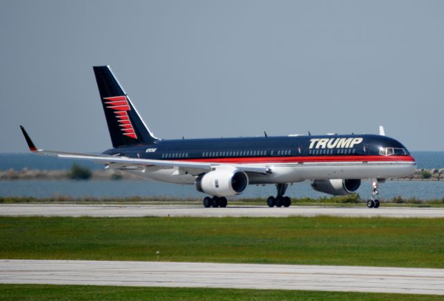 Boeing 757-200 (N757AF) - Trump departs Cleveland for Toledo 09-21-16.