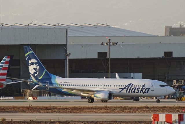 Boeing 737-800 (N549AS)