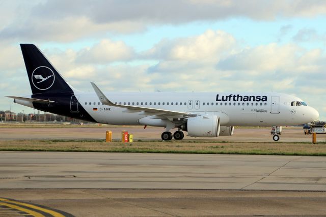 Airbus A320neo (D-AINX) - Taxiing to Stand 236 on 12-Jan-20 operating flight DLH2472 from EDDM.